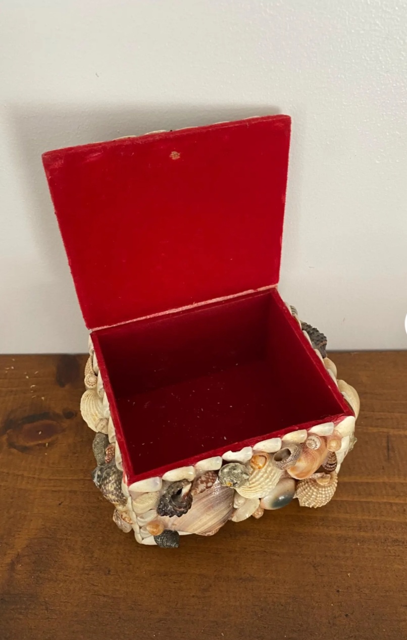 Vintage Hawaiian Seashell Jewelry Box — view 4