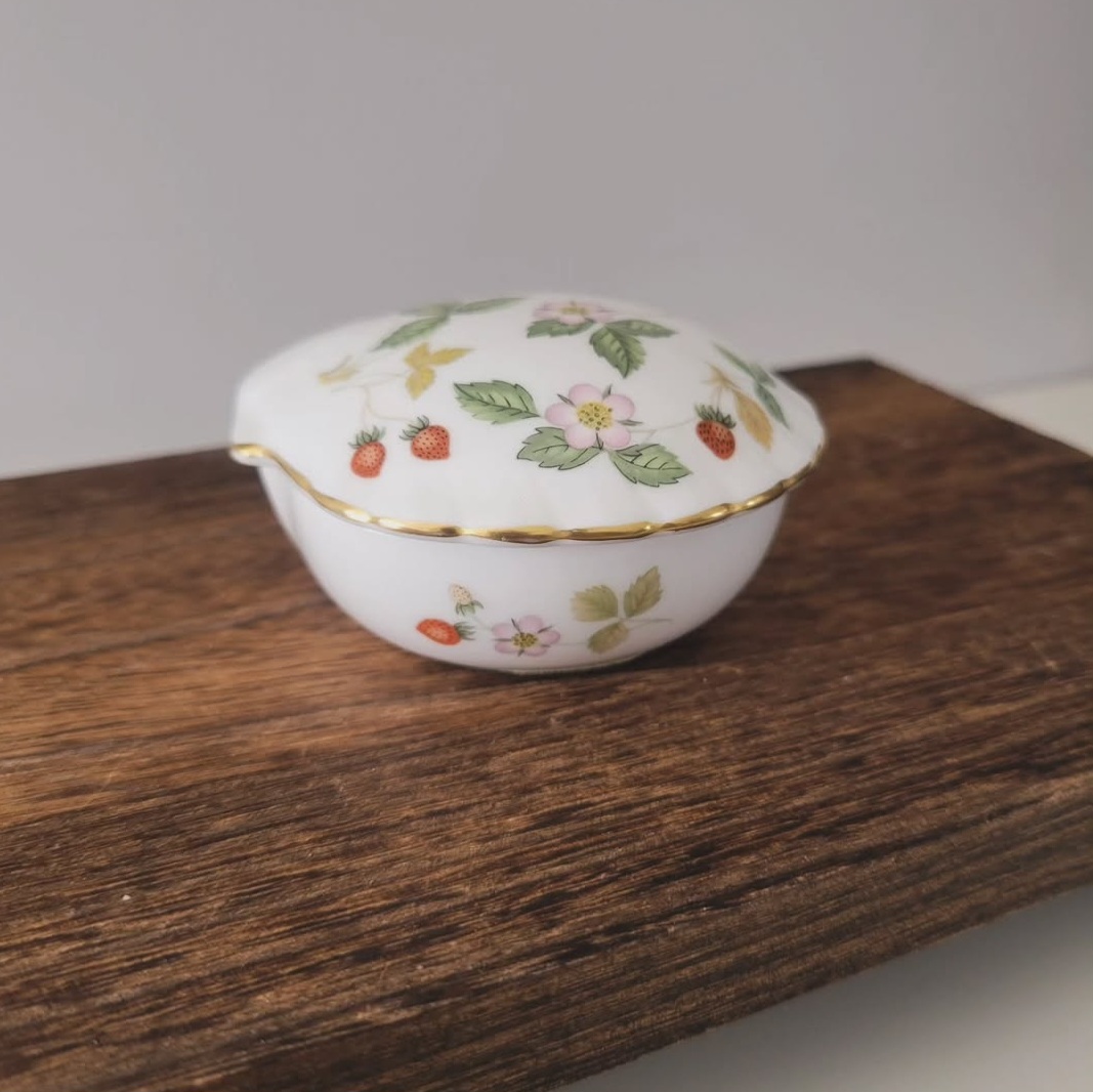 Wedgwood Wild Strawberry Trinket Box — view 2