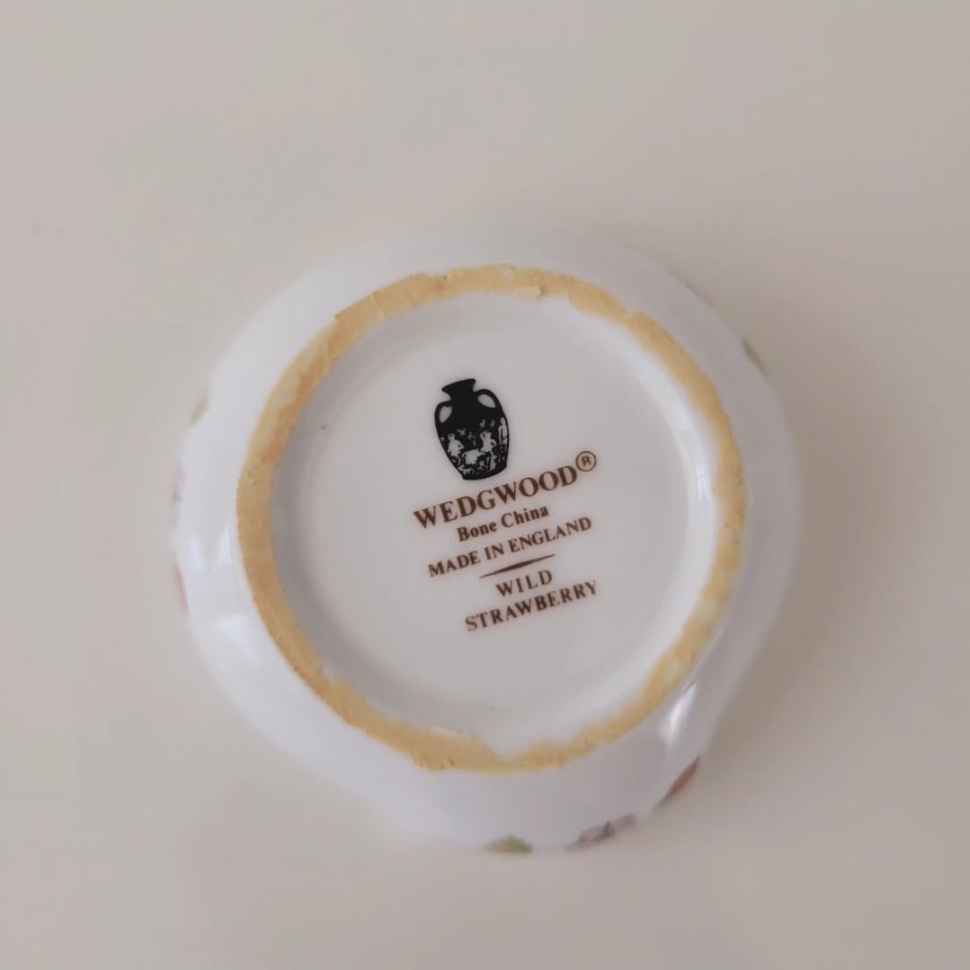 Wedgwood Wild Strawberry Trinket Box — view 3