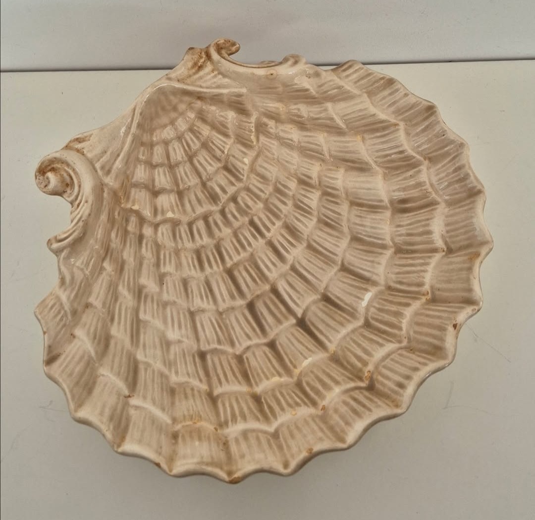Vintage Ceramic Byron Mold Clamshell Dish — view 2