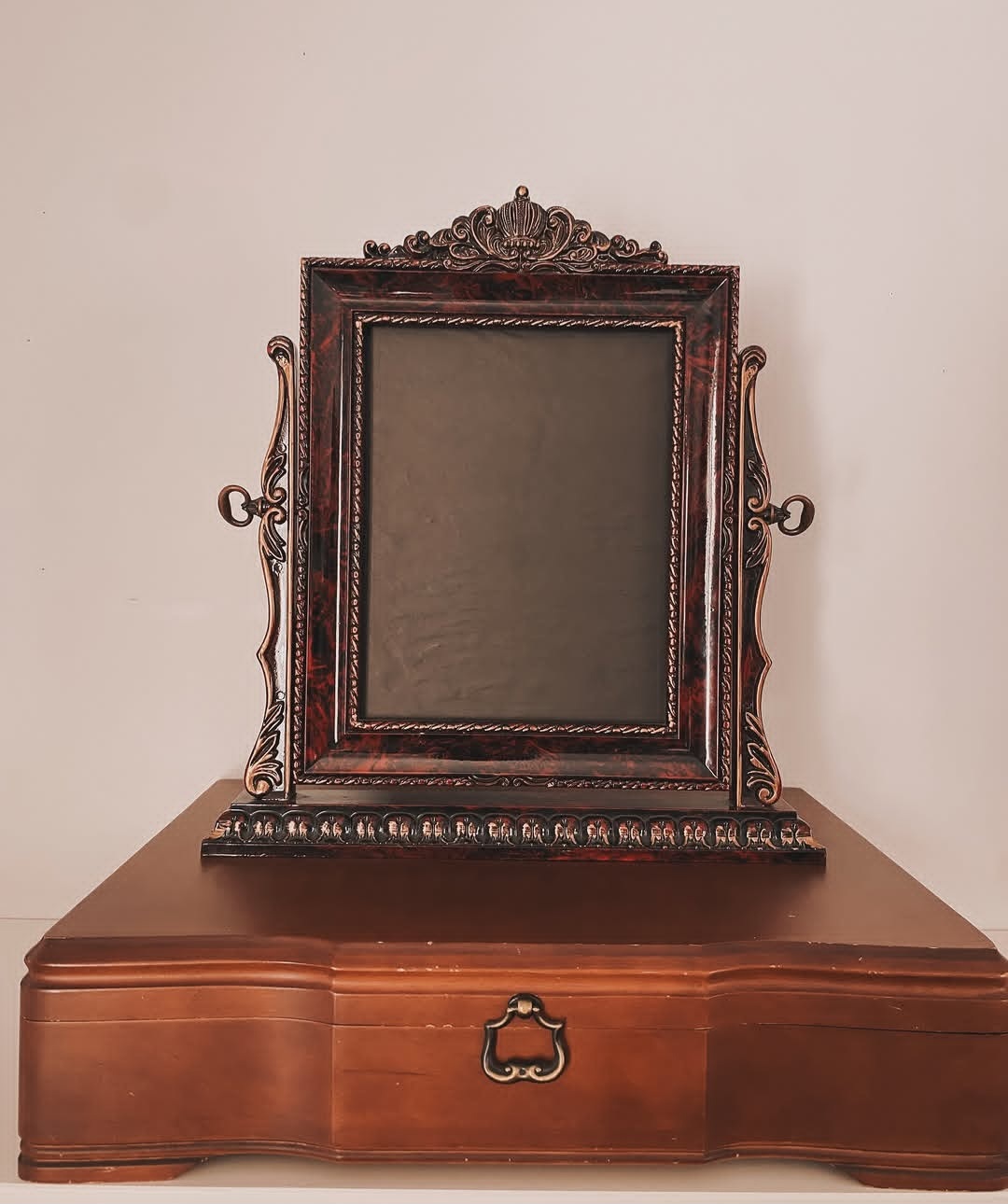 Vintage Swivel Tabletop Photo Frame