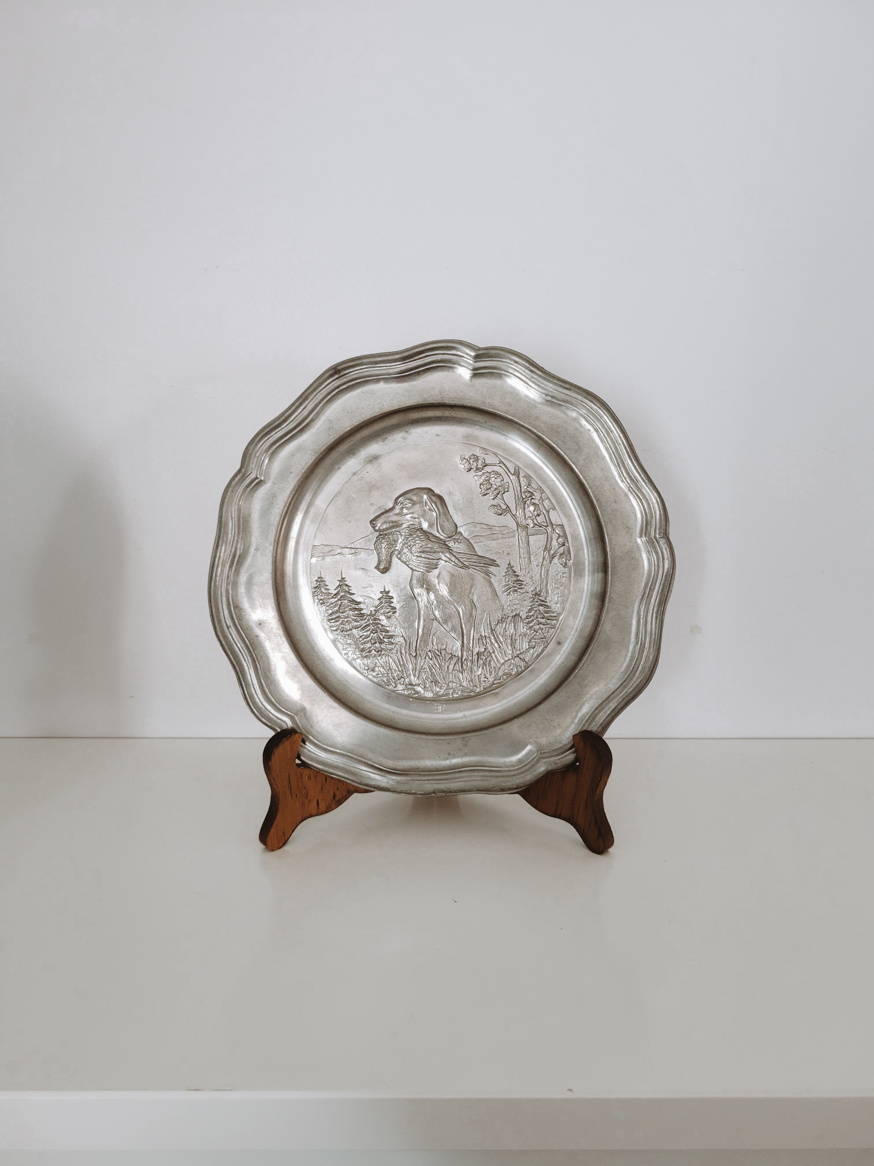 Vintage Pewter Hunting Dog Plate