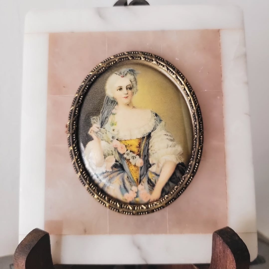 Mini Portrait on Marble — view 2