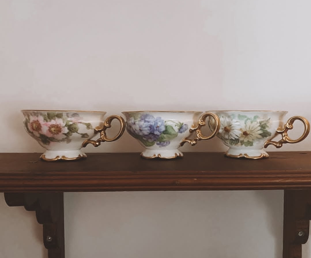 Set of 3 Vintage Hutschenreuther ‘Sylvia’ Teacups — view 2