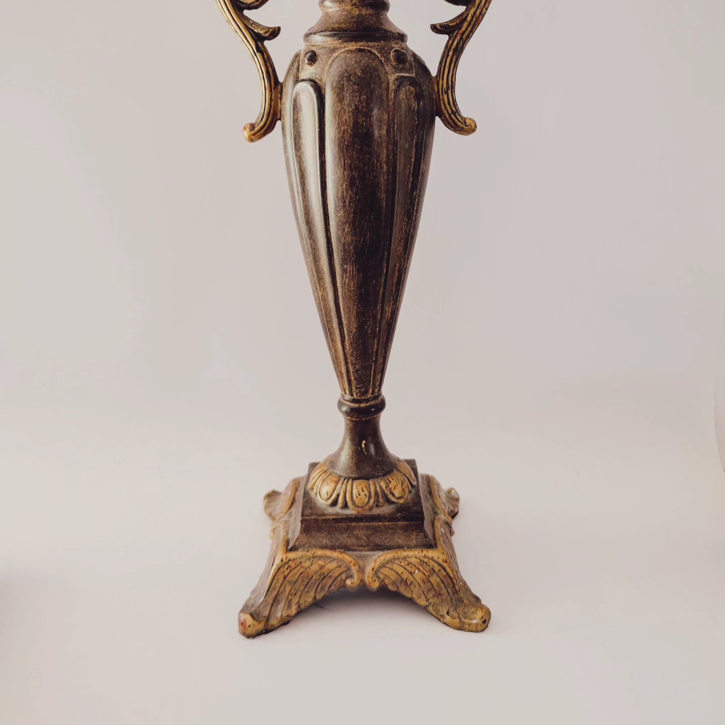 Neoclassical-Style Resin Pedestal Riser — view 2