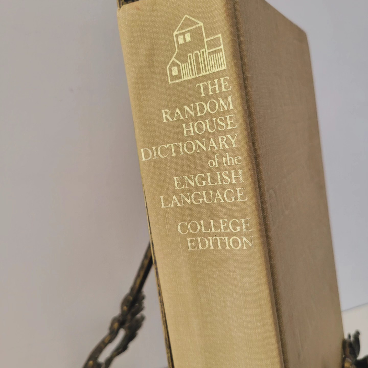 Vintage 1968 Dictionary of the English Language — view 3