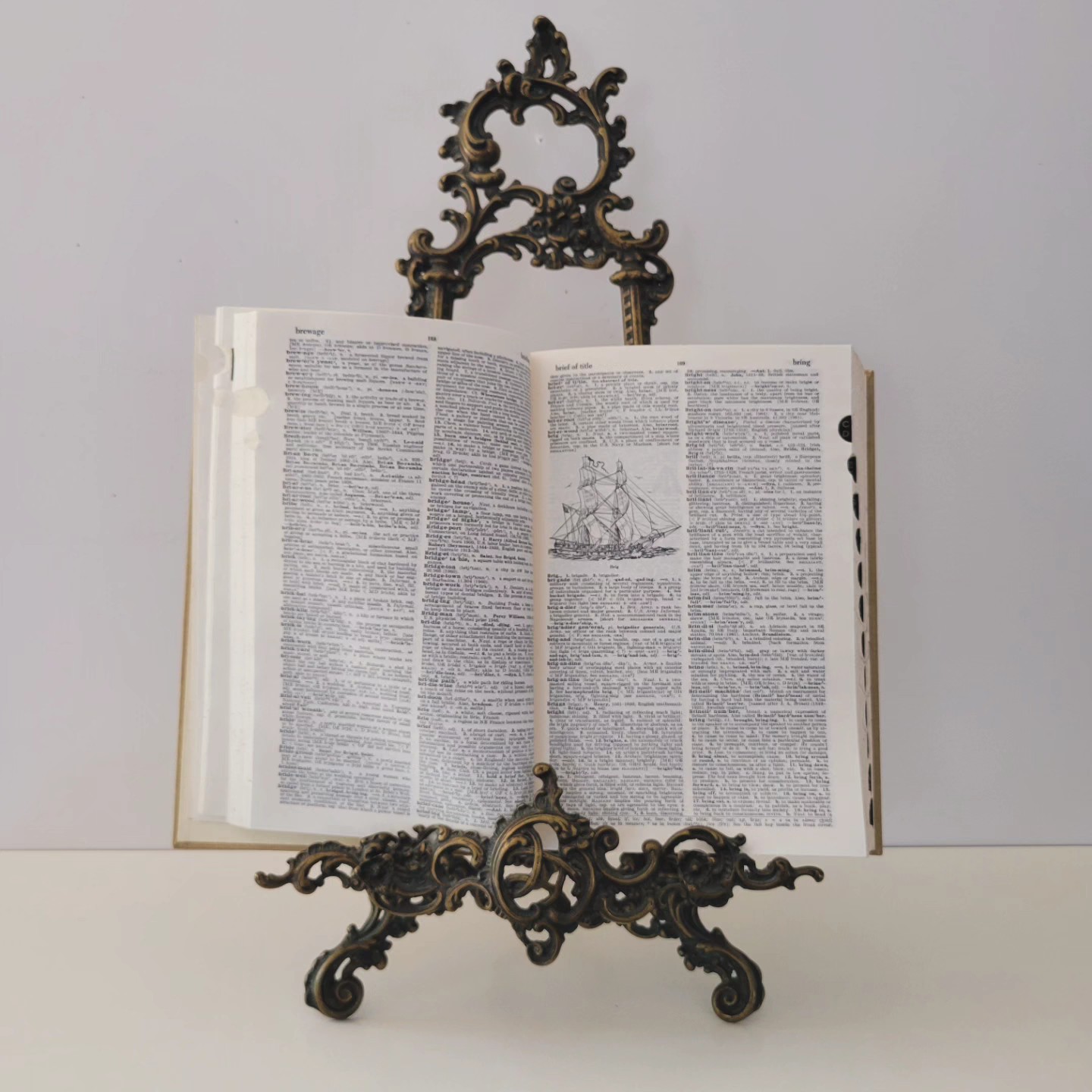 Vintage 1968 Dictionary of the English Language — view 6