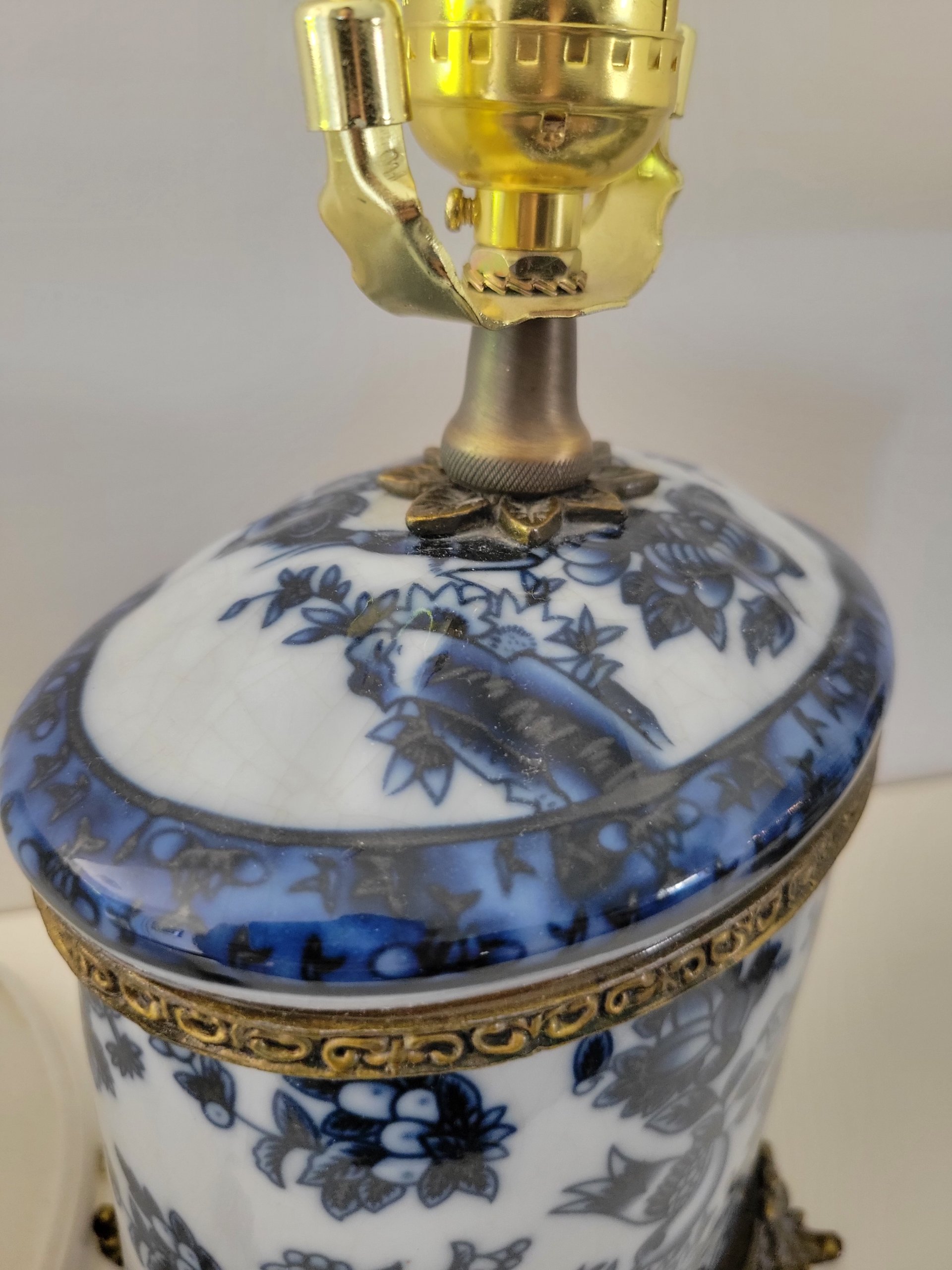 Pair of Vintage Blue & White Chinoiserie Porcelain Table Lamps — view 7